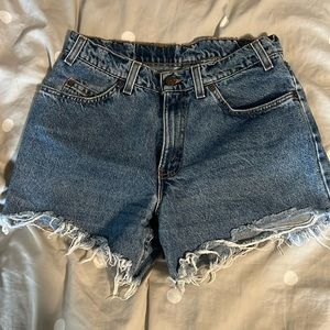 Levi’s 550 hand cut shorts
